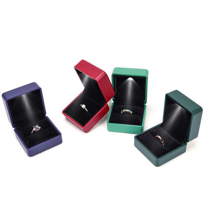 بسته جواهرات Hanhong Gold Leather LED Ring Box با چاپ صفحه ابریشم و نور