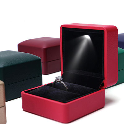 بسته جواهرات Hanhong Gold Leather LED Ring Box با چاپ صفحه ابریشم و نور