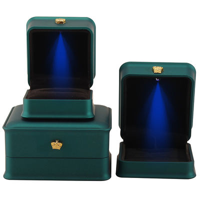 خرید جعبه جواهرات نور LED برای سفارشی جواهرات تاج لوکس بسته بندی مواد پلاستیکی مخملی online manufacture