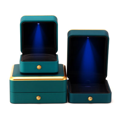 خرید جعبه جواهرات پلاستیکی مخملی سبز روشن LED برای سفارشی در مربع لوکس سبک زیبا online manufacture