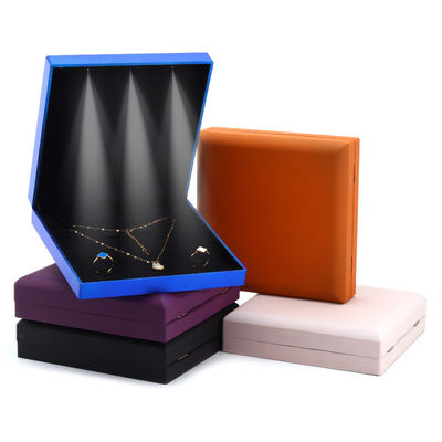 Hanhong Custom Logo White Light Jewelry Packaging Box Set با گوشواره های گردنبند حلقه ای