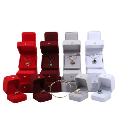 خرید جعبه بسته بندی جواهرات 9*9*3.5 سانتی متر در مخملی مناسب برای گردنبند دستبند گوشواره حلقه online manufacture