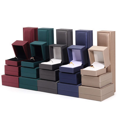 خرید جعبه جواهرات چرمي دست سازي شده براي حلقه ها و گردنبندها بسته بندي لوکس online manufacture