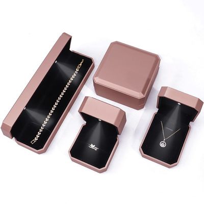 بسته بندی مخصوص به رنگ LED جعبه جواهرات لوکس برای حلقه گردنبند دستبند گوشواره