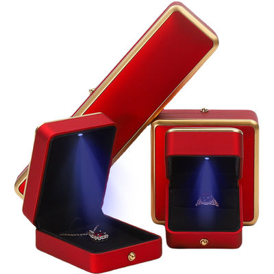جعبه جواهرات لوکس قرمز LED Light Up جعبه بسته بندی جواهرات اندازه سفارشی