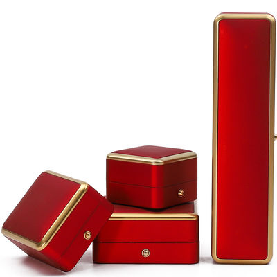 جعبه جواهرات لوکس قرمز LED Light Up جعبه بسته بندی جواهرات اندازه سفارشی