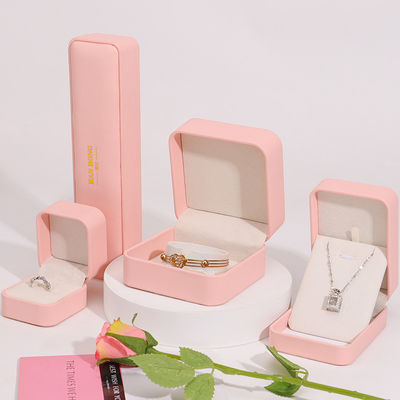 جعبه جواهرات لوگوی قابل تنظیم با کیفیت بالا، دست ساز، چرم صورتی، بسته بندی