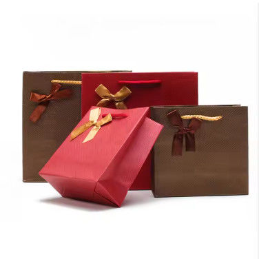 جعبه بسته بندی حلقه جواهرات قهوه ای و مخملی