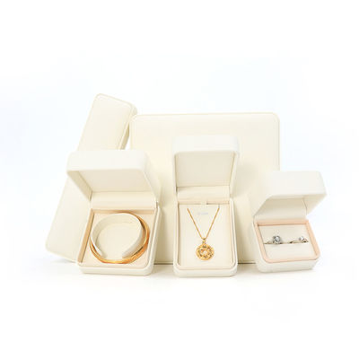 OEM ODM دست ساز مربع جعبه جواهرات چرم سفید برای گردنبند دستبند گوشواره حلقه بسته بندی