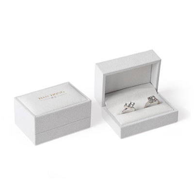 جعبه جواهرات سفید مربع مخملی با کیفیت بالا برای دستبند بسته بندی حلقه گردنبند