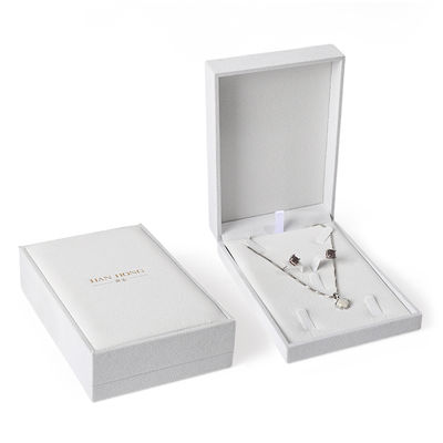 جعبه جواهرات سفید مربع مخملی با کیفیت بالا برای دستبند بسته بندی حلقه گردنبند