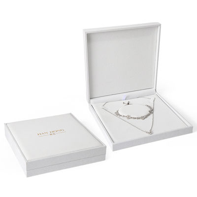 جعبه جواهرات سفید مربع مخملی با کیفیت بالا برای دستبند بسته بندی حلقه گردنبند